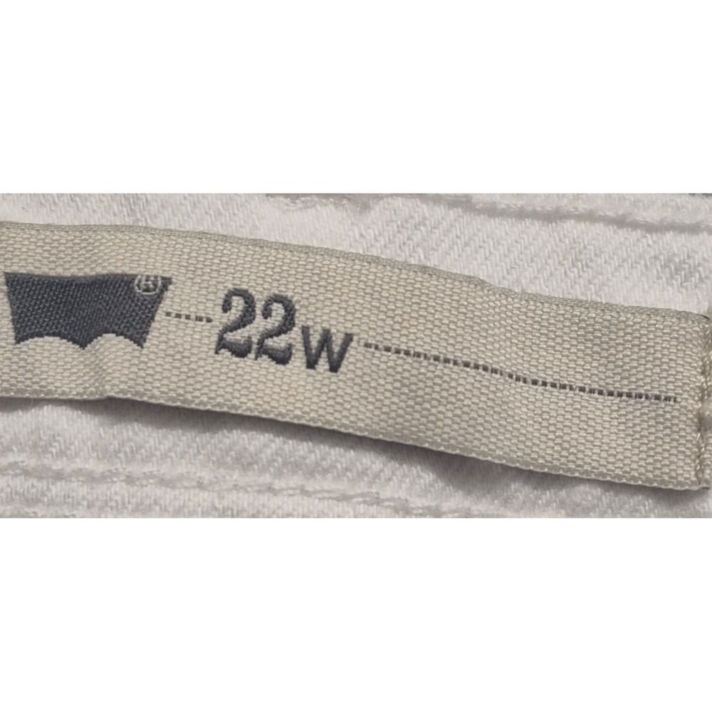 Levi Strauss women's white‎ denim shorts 22W cuffed legs 9" inseam classic - Picture 8 of 14